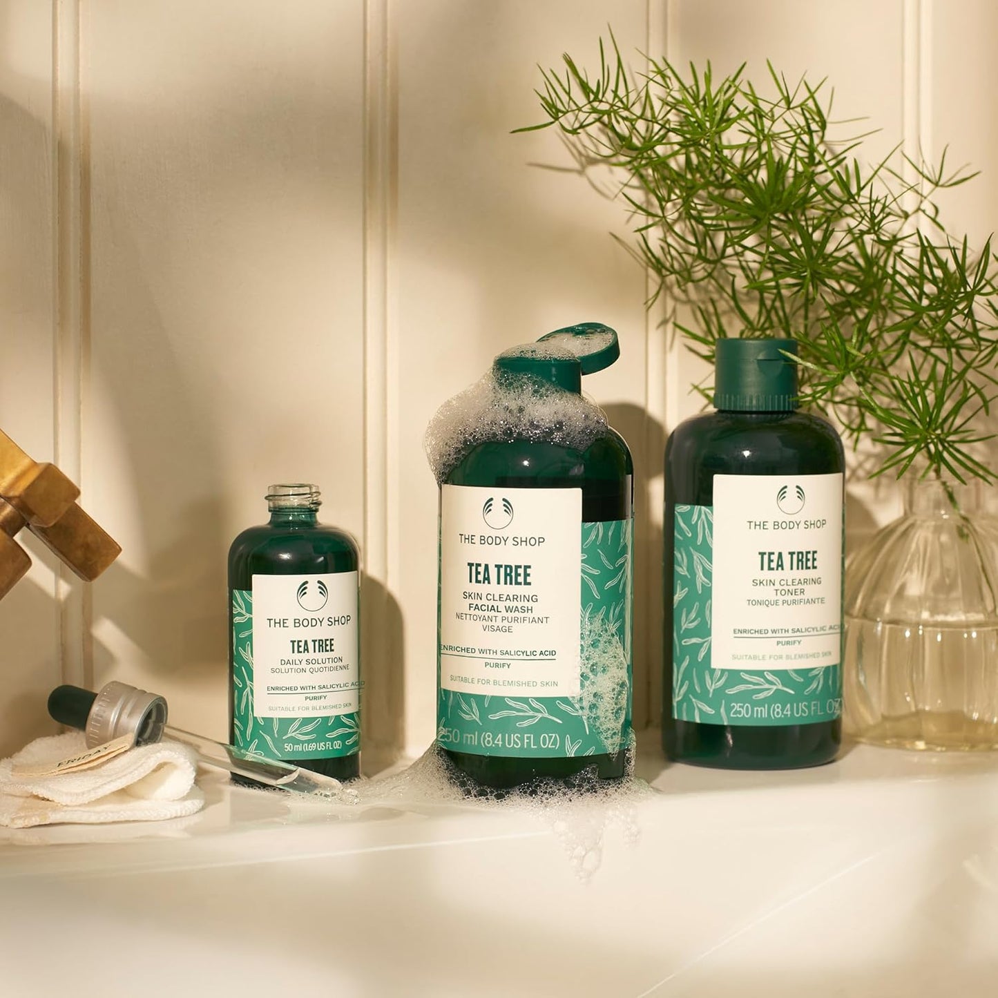The Body Shop Tea Tree Skin Clearing Facial Wash | Deep Cleanse For Oily Skin, 250 ml